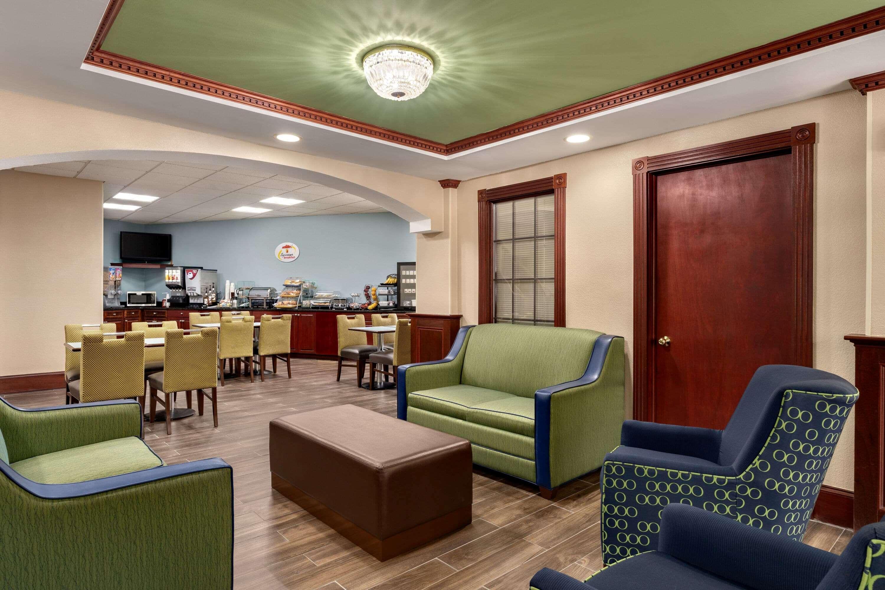 Super 8 By Wyndham West Greenwich/Providence Exterior foto